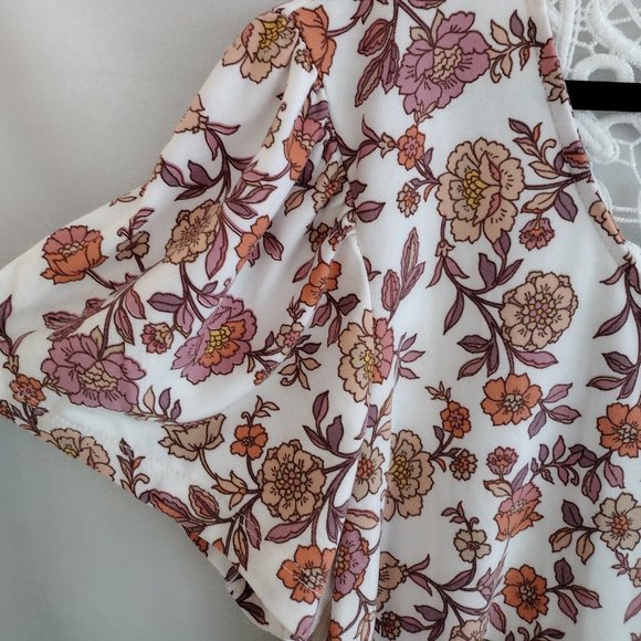 Super Soft Boho Floral Top Crochet Back Button Details Stretchy 2X & 3X Plus NEW - Picture 2 of 8